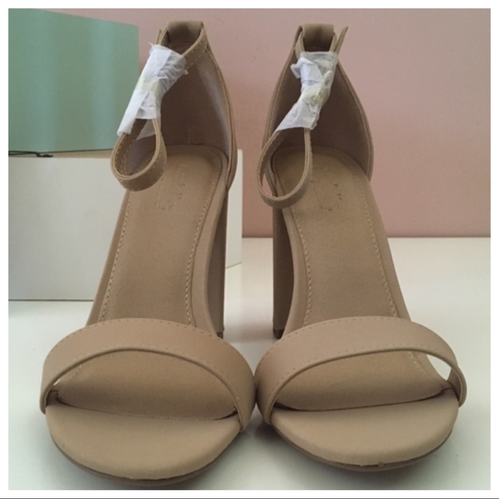 Charlotte Russe Nude Dress Sandals - Picture 2 of 7